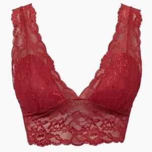 5 FOR 40 🎉 Lace Top with Built in Soft Bra